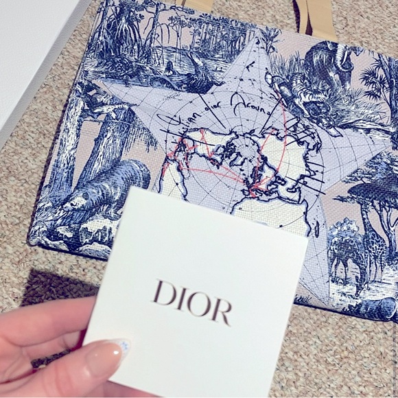 Limited Edition DIOR, Around the World - Picture 3 of 6